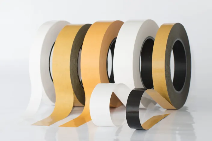 Doppelseitiges Vliesklebeband auf Rolle, handreißbar, 9 Varianten ab Lager